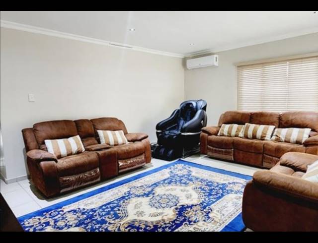 4 BEDROOM HOUSE FOR SALE IN VELD EN VLEI